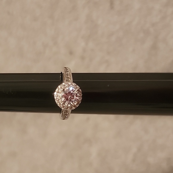 Halo Ring - Picture 1 of 11